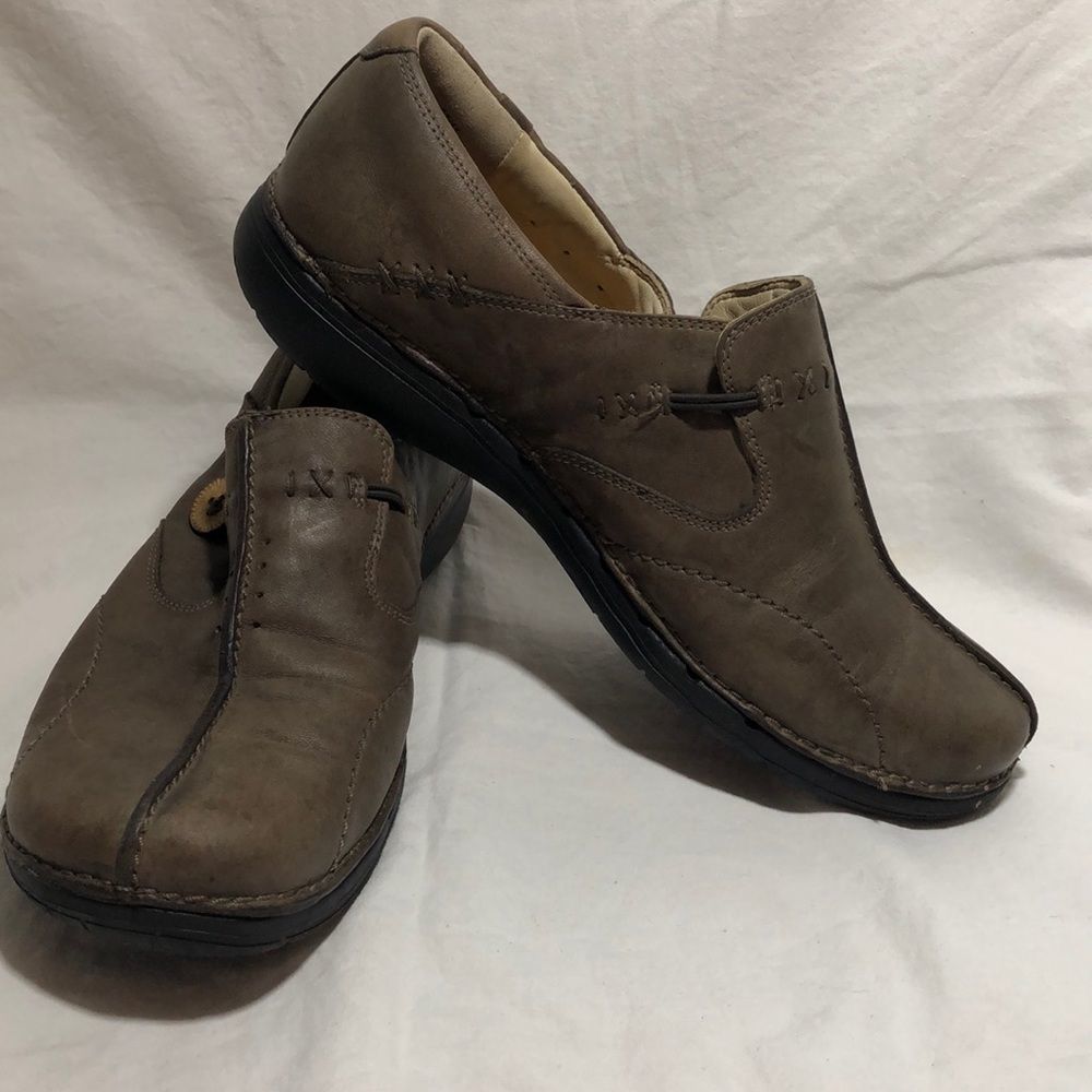 Clarks Unstructured Brown Leather Un Loop Shoe - image 2